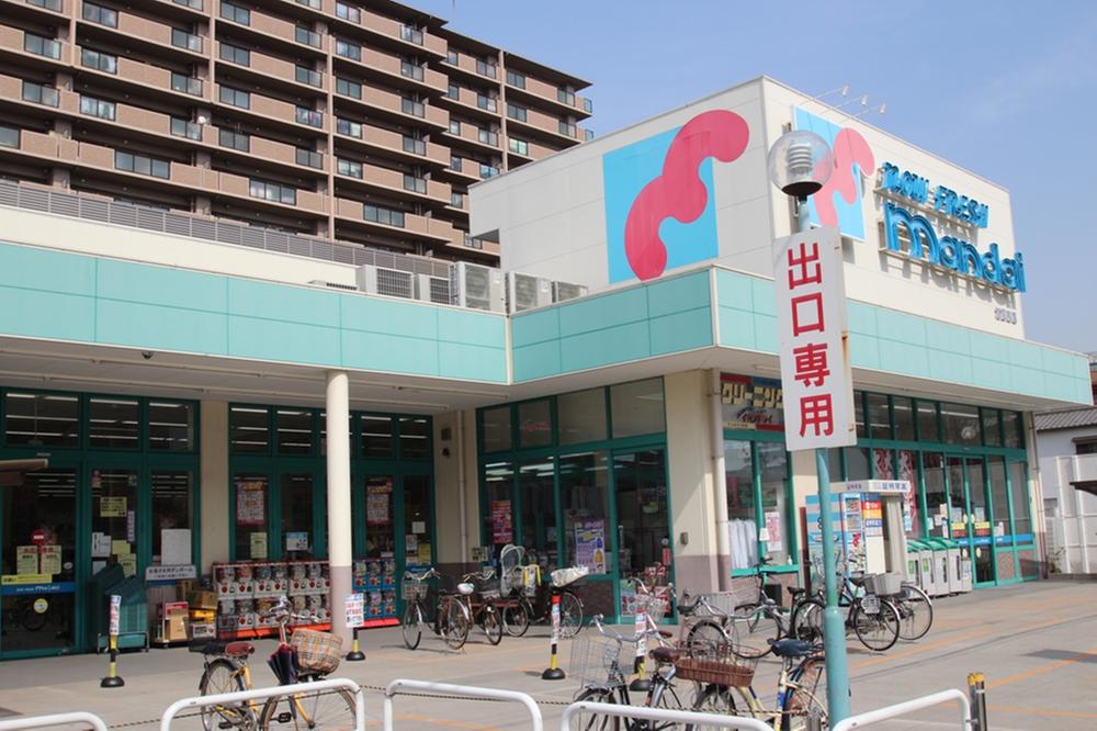 Supermarket. 601m until Bandai Asahi Takadono shop