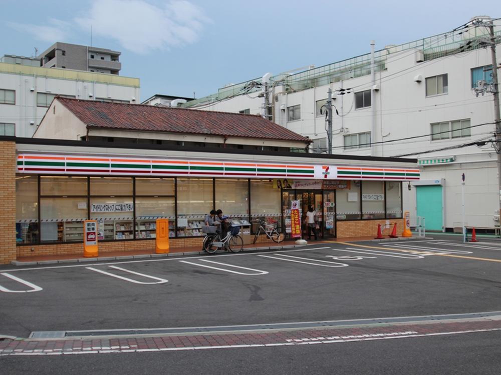 Convenience store. Convenience store located right in front of you across the 192m road to Seven-Eleven Osaka Morishoji 1-chome.