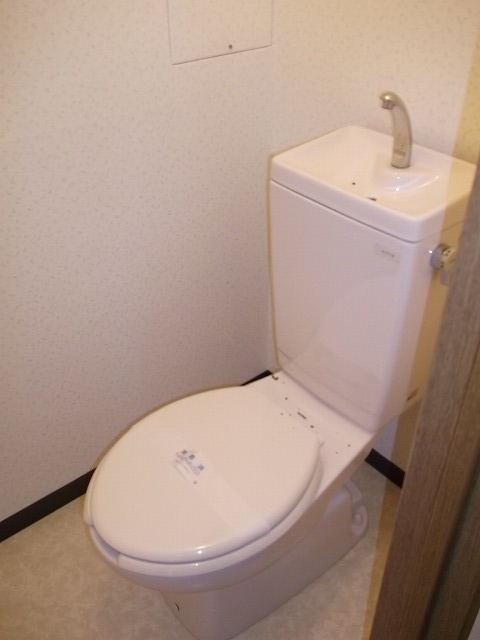 Toilet. Washlet is possible installation. 