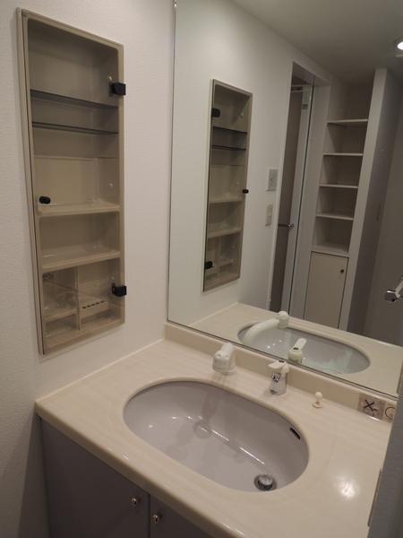Wash basin, toilet. Shampoo dresser of one big mirror.