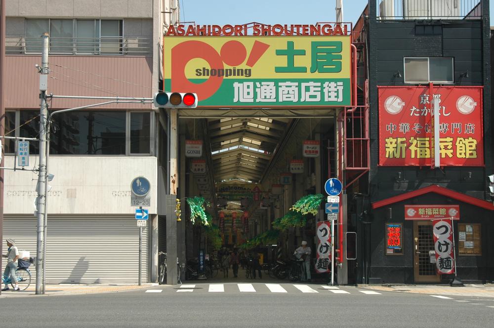 Streets around. Those of 490m most likely to Asahidori shopping street is set here.