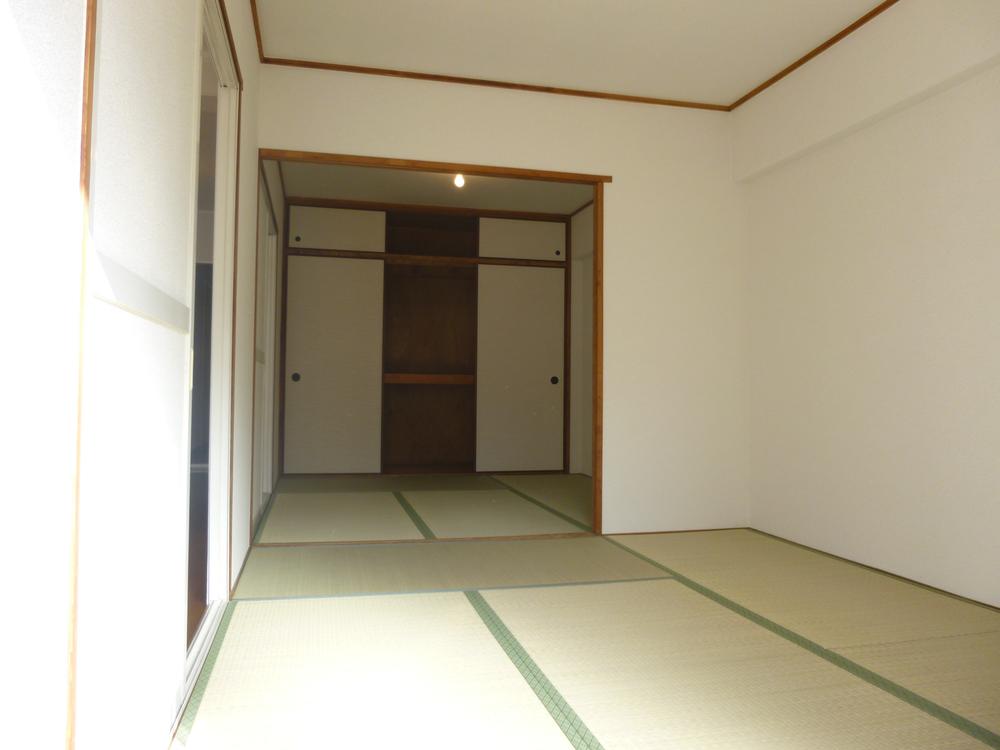 Non-living room. It settled comfortably there is also Japanese-style room