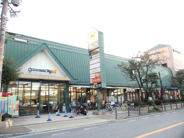 Supermarket. 861m until Gourmet City Asahiten (super)