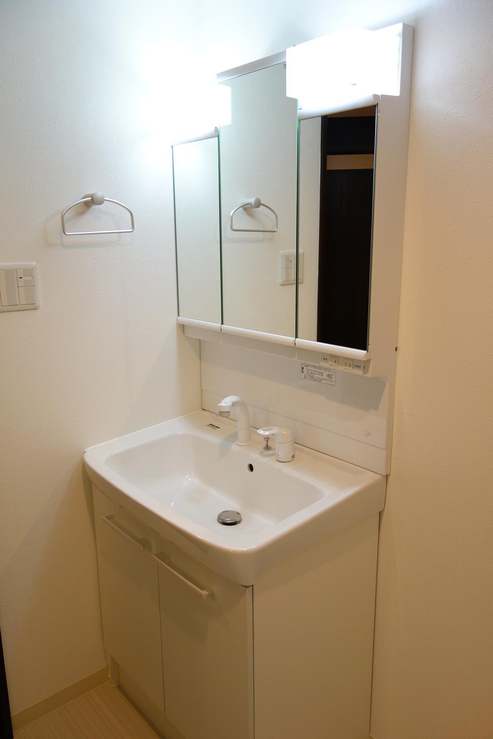 Wash basin, toilet. Indoor (January 2014) Shooting