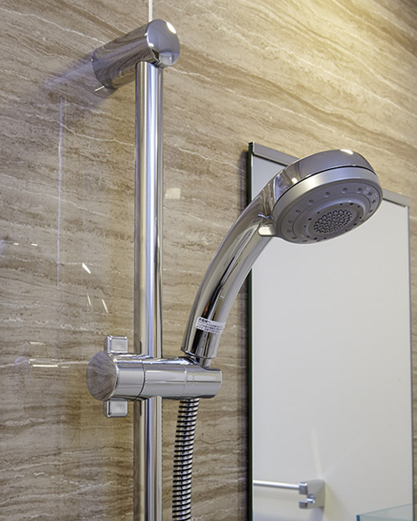Bathing-wash room.  [Ekofuru multi-function shower] By simply switching the hand switch, Mood adopted Ekofuru multi-function shower with massage shower of various patterns depending on the (same specifications)