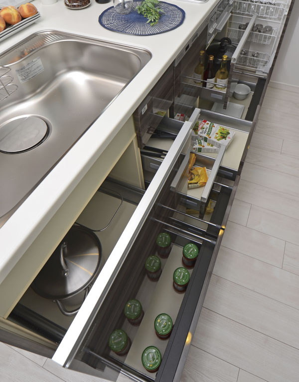 Kitchen.  [Kitchen slide storage] Slide storage of software with close function that drawer is closed to slowly quiet. You can neatly stored, such as cooking utensils and spices ※ Baseboard storage options (same specifications)