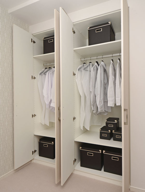 Receipt.  [closet] Closet a favorite wardrobe and goods can be stored securely. Useful system storage that has the hanger pipe has been adopted (same specifications)
