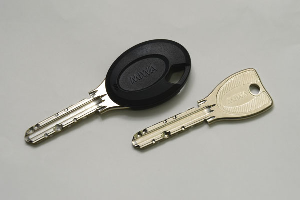 Security.  [Non-contact key] Only holding up the sensor part, Unlocking the auto lock can be smoothly (same specifications)
