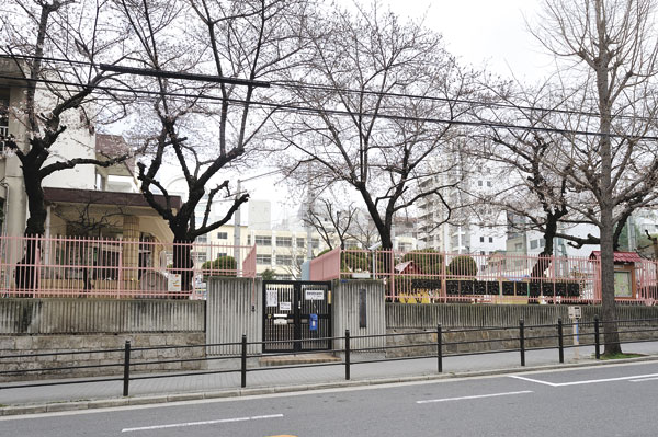 Surrounding environment. Osaka Tatsunaka Oe kindergarten (3-minute walk ・ About 240m)