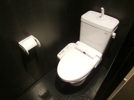 Toilet. Pitattohausu Nishinagahori shop Tel0120-47-4625