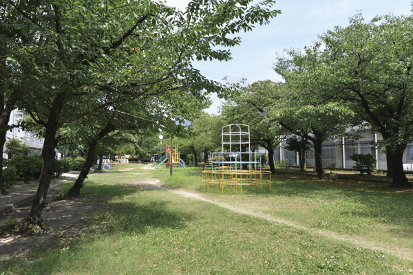 Surrounding environment. Hirokoji park (3-minute walk ・ About 240m)