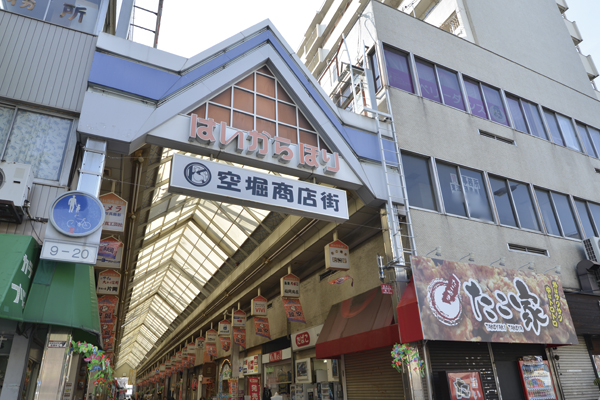 Surrounding environment. Super Koyo and super Tamade, Enter one's eaves are a variety of shops, Yes Karahori shopping street (about 700m) to walk 9 minutes