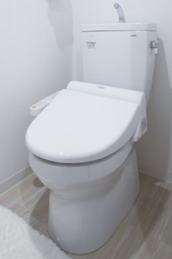 Toilet.  [toilet] To spend comfortably with a clean toilet, Adopt a bidet. Use a stain-resistant Sefi on tectonics in the toilet bowl. Other, Deodorizing function ・ It has also been adopted, such as heating toilet seat (same specifications)