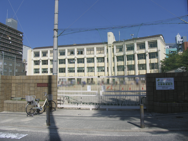 Surrounding environment. City Central Elementary School (8-minute walk ・ About 640m)