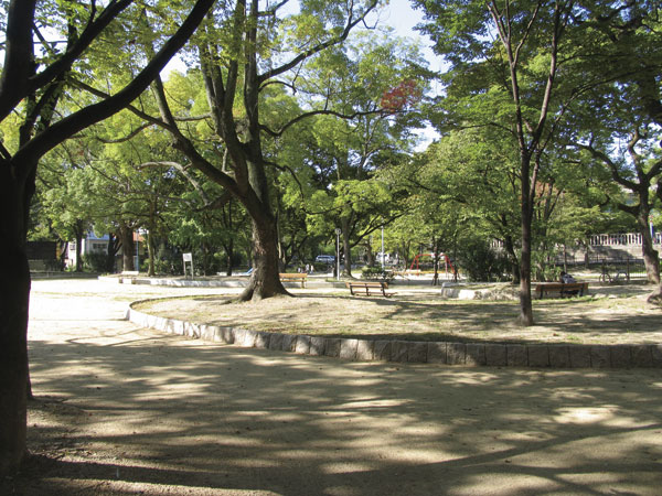 Surrounding environment. Ikutama park (8-minute walk ・ About 620m)