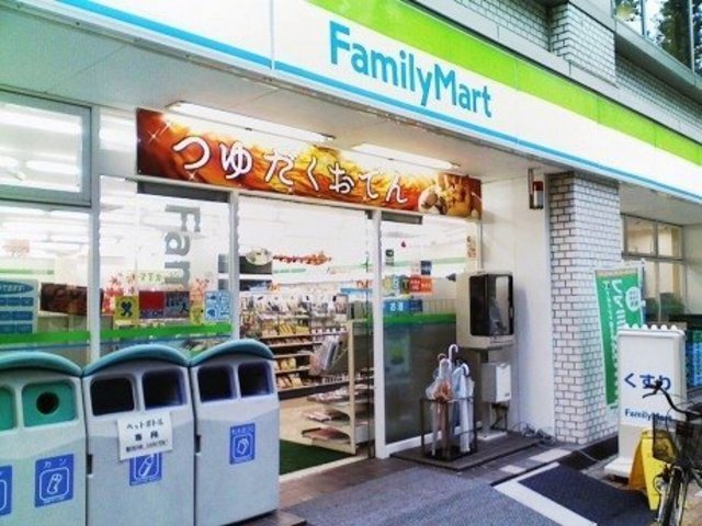 Convenience store. 5m to Family Mart (convenience store)
