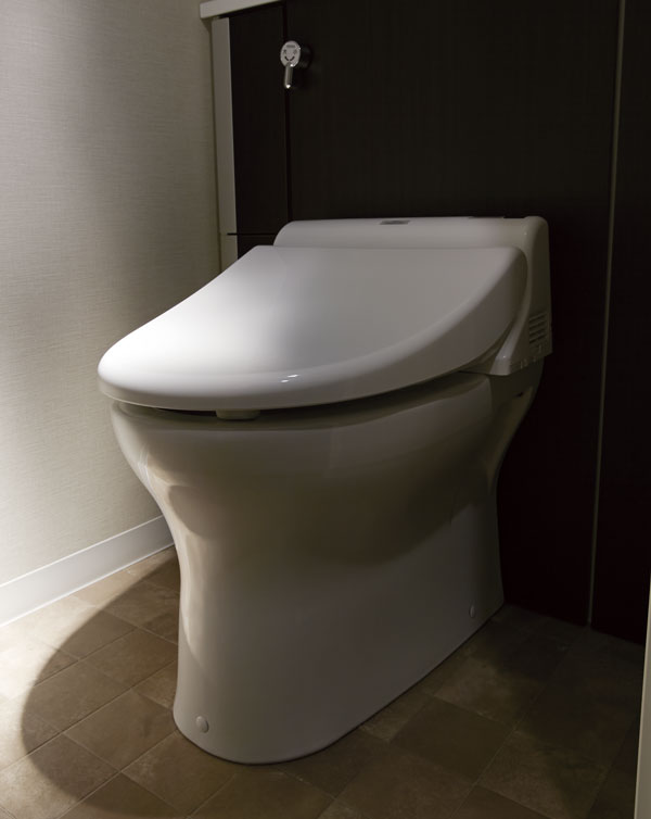 Toilet.  [Cabinet-integrated water-saving toilet] Compared to the company's traditional washlet-integrated toilet, Design became smarter. Friendly water-saving specifications to households and environment (same specifications)