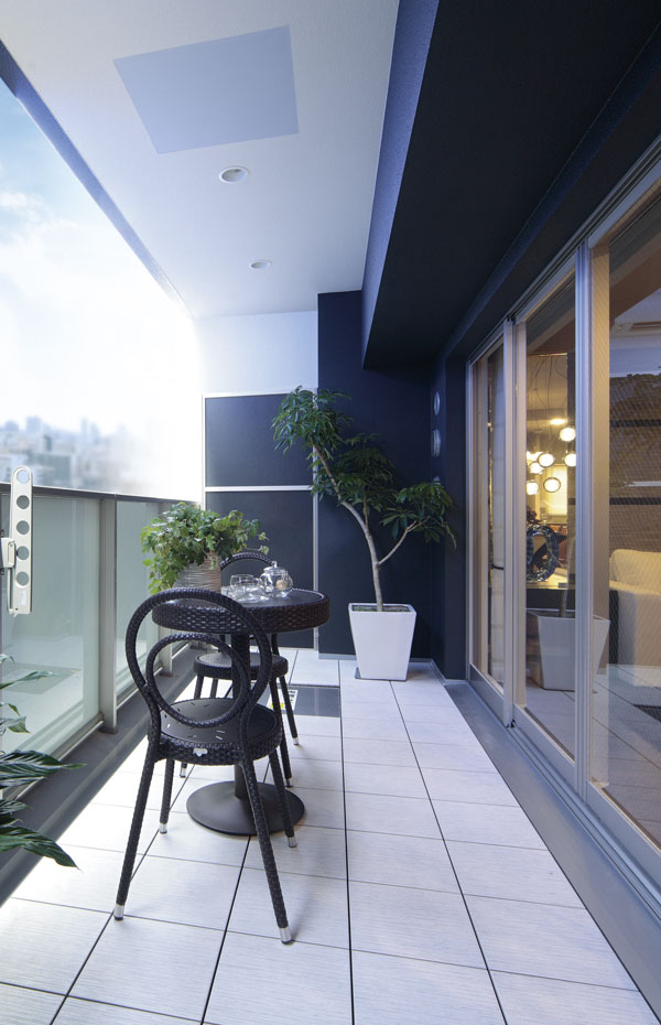 balcony ・ terrace ・ Private garden.  [balcony] South-facing balcony with city views spreads. Gardening and home garden, Balcony cafe, Like reading, It is open-minded fun increases unlikely to forget the day-to-day hustle and bustle (E type model room)