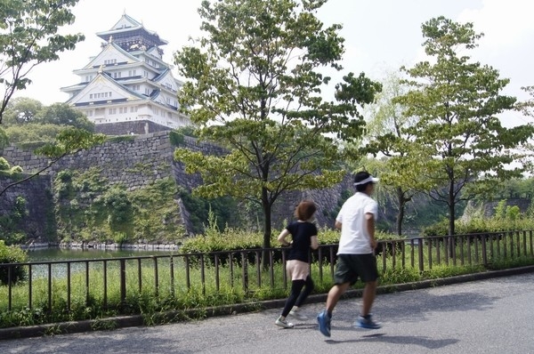 If you want to work up a sweat in the jogging or walking, Recommended courses around Osaka Castle. In a refreshing morning time, Also from finishing work, A lot of runners will gather (about 820m)