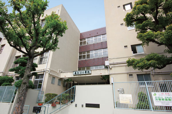 Surrounding environment. Municipal Minami Oe Elementary School (4-minute walk ・ About 320m)