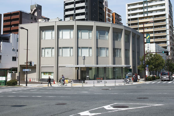 Surrounding environment. Sumitomo Mitsui Banking Corporation Uemachi Branch (5-minute walk ・ About 360m)