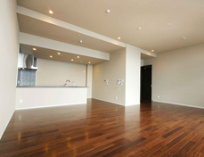 Living and room. 23.9 Pledge of living ・ dining! Ceiling height is 2.8M.