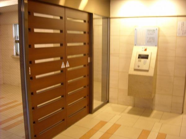 Entrance. auto lock