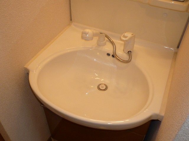 Other Equipment. Independent wash basin