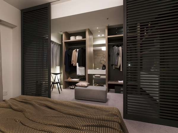 Walk-in closet, which is the hotel's in the bedroom. It is separated by sliding doors, This overlooks easy to design the wardrobe. Your favorite clothes and accessories, Fashionable you want to display as shop