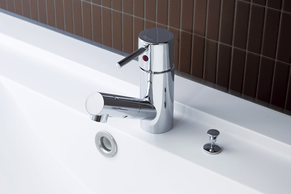 Bathing-wash room.  [Water mixing valves] Mixing faucet that allows the hot water switch. It is likely to bowl of care, Nozzle pullout is a single-lever faucet (same specifications)