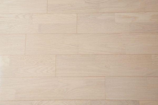 Living.  [Wide-style flooring] Not only feel the warmth and sense of security of wood, Wide-style flooring is Kodawarigami also the beauty of the grain has been adopted (same specifications)