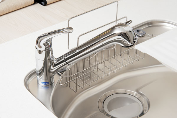 Kitchen.  [Water purifier integrated single lever mixing faucet] The faucet can be drawn hose, Equipped with a water purification function. You can switch to clean water in the lever (same specifications)