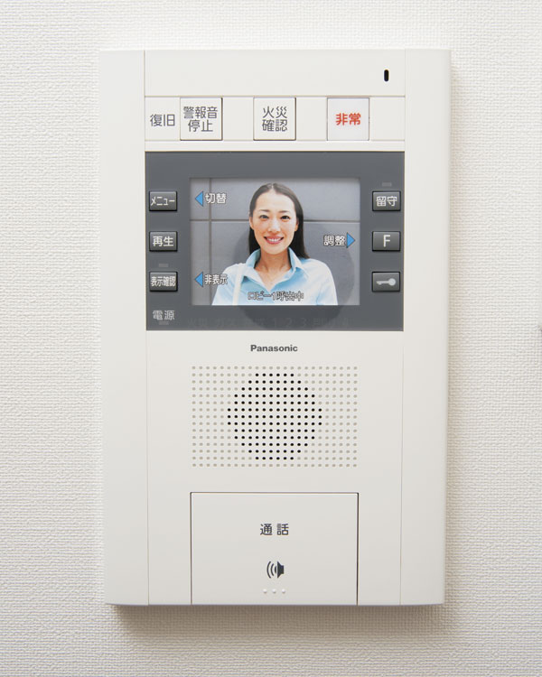 Security.  [Hands-free intercom] The installed with color monitor in the dwelling unit in (with recording function) Hands-free intercom, After confirming the entrance of visitors with video and audio, You can unlock (same specifications)