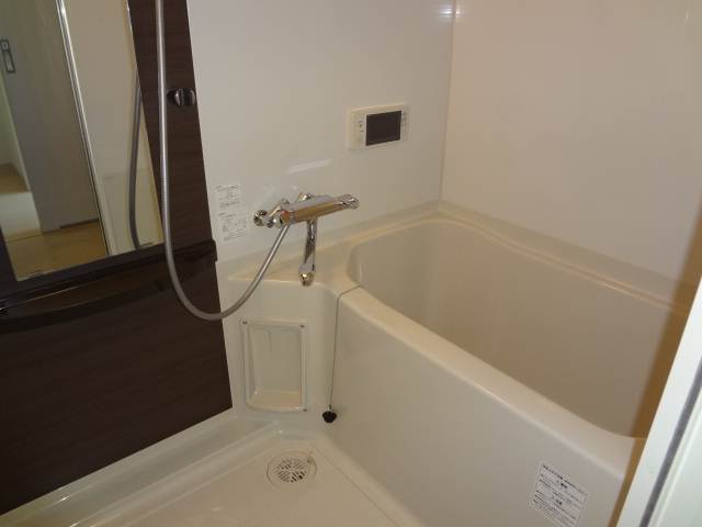 Bath. Bathroom TV ・ Bathroom Dryer