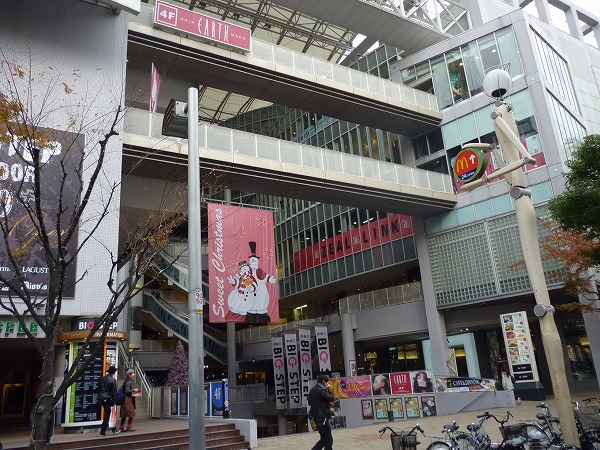 Shopping centre. BIGSTEP (shopping center) to 350m