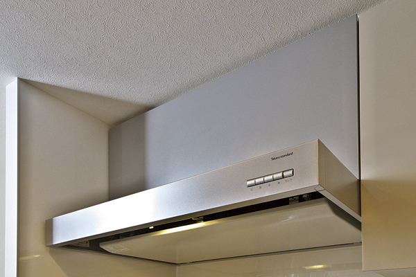 Kitchen.  [Rectification Backed range hood] Range hood of the stylish design. By providing your easy-care rectifying plate in the intake port, Increase the suction efficiency, To quickly evacuate the smoke and smell (same specifications)