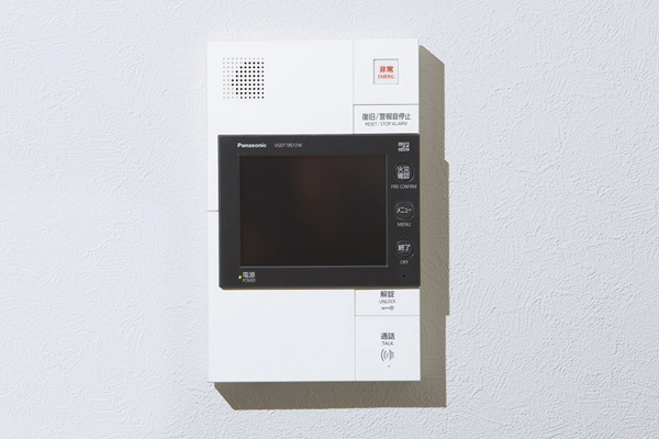 Security.  [Color monitor with security intercom] Color monitor with security intercom you can see the visitors in the voice and image, Video recording ・ Also equipped with a recording function. Call is smooth hands-free type.  Also, You can see the arrival of the delivery box from within the dwelling unit (same specifications)