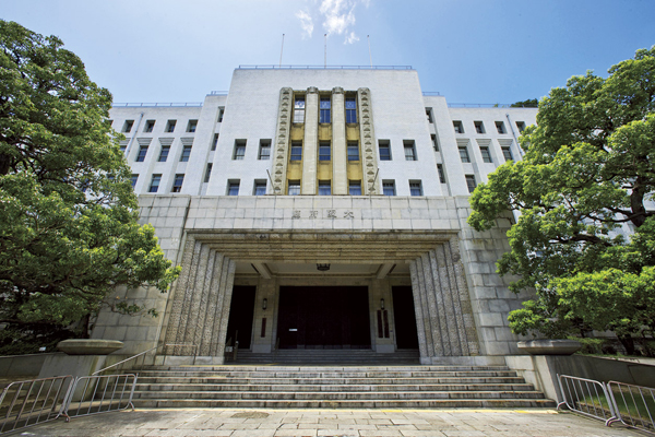 Surrounding environment. Located in Chuo-ku, Osaka Otemae, In government buildings to tenants each department of Osaka is a public office to conduct the affairs of the executive body of Osaka (Osaka Prefectural Office main building / A 5-minute walk ・ About 390m)