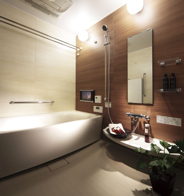 Bathing-wash room.  [Bathroom] To the bathroom to refresh the mind and body, Adopt a friendly bow type tub to fit the body. Arch line counter, Slide bar shower, Well-drained Flagstone floor, etc., Equipment stuck to the functionality and comfort is the space of full (H type model room)