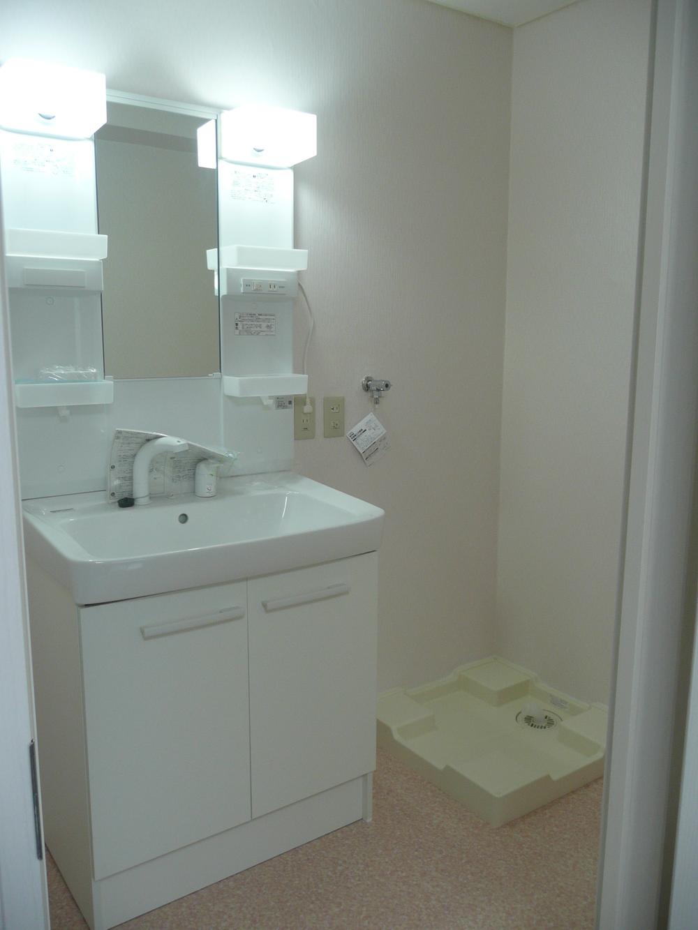 Wash basin, toilet. Vanity had made (August 2013) Shooting
