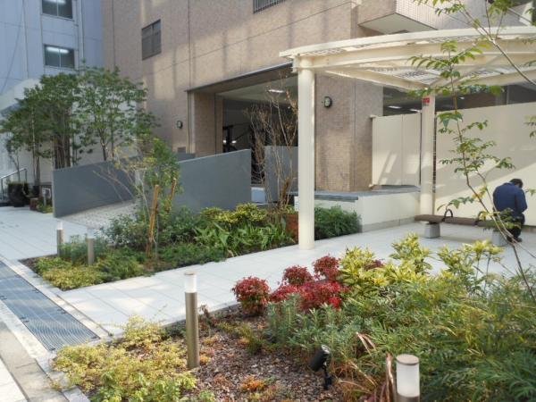 Other common areas.  ■ Public park ■  Public park in the apartment site. It will be healed in the green in the city.