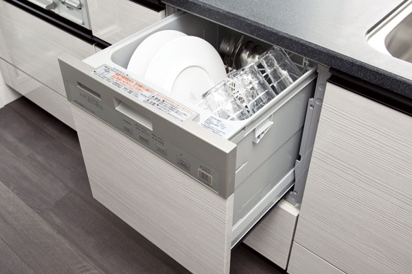 Kitchen.  [Dishwasher] And out of the dish it is easy to slide storage type of dishwasher. The new model reduces the housework burden ※ C ・ Except D type (same specifications)