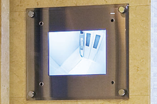Security.  [Security cameras monitor] On the first floor elevator hall, "Color Monitor" have been installed to project the elevator inside in real time. The other you can see the inside of the situation before you get on the elevator, Effect is also growing because to deter crime, You can use with confidence (same specifications)