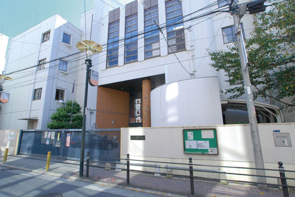 Surrounding environment. Osaka Minami Elementary School (4-minute walk ・ About 260m)