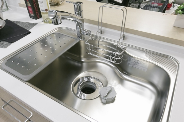 Disposer to process the garbage to the speedy. Not only always clean and keep the sink, It is also environmentally friendly because it reduces waste