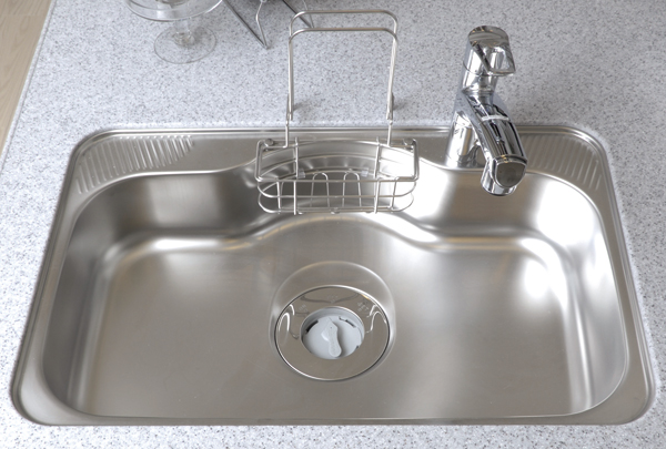 Kitchen.  [Quiet sink with detergent pocket] Water is Wide sink silent specifications to reduce the I sound, Is a useful cutting board fresh and with detergent pocket (same specifications)