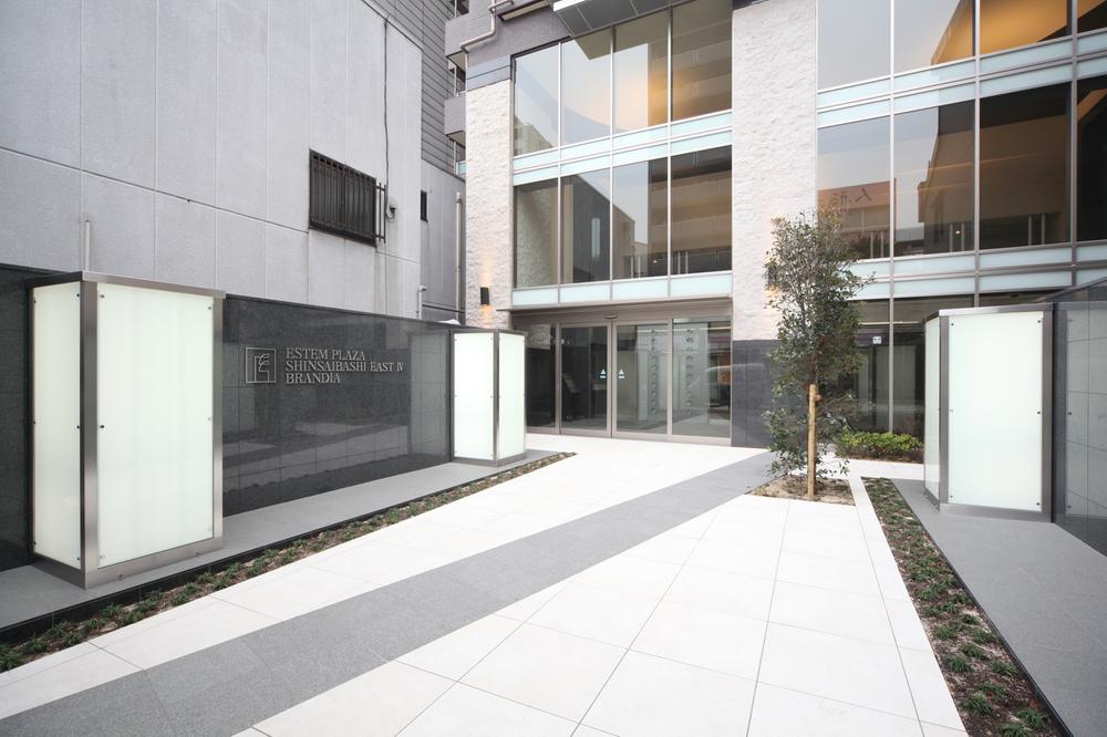 Entrance. Common areas