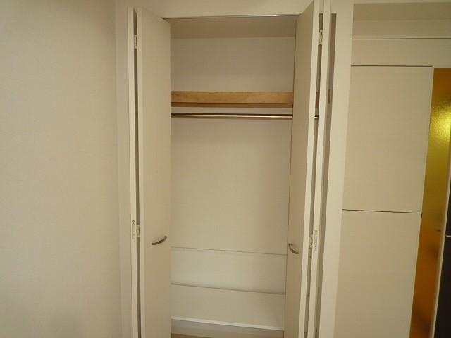 Other room space. closet