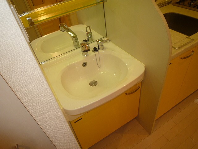 Other Equipment. Independent wash basin
