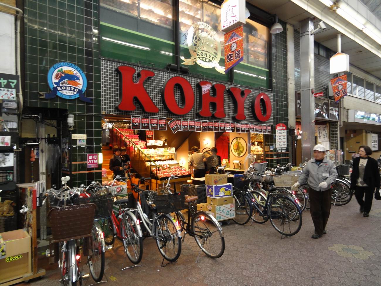 Supermarket. Koyo Karahori store up to (super) 527m